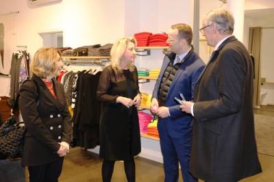 Landtagswahlkampfuntersttzung fr Dr. med. Ralf-Norbert Bartelt durch Bundesgesundheitsminister Jens Spahn: Rundgang durch Geschfte im Dornbusch am 24.10.2018 mit viel Prominenz