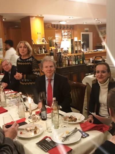 Neujahrsempfang im Ristorante Bologna am 22.02.2019

v.l.: Dr. Ralf-Norbert Bartelt MdL mit der Vorsitzenden der CDU Dornbusch, Christiane Loizides, und Stadtrat Dr. Bernd Heidenreich und CDU-Europakandidatin Verena David