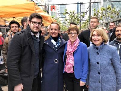 Annegret Kramp-Karrenbauer im Eurapawahlkampf in Frankfurt- mit Verena David, Christiane Loizides und Stefan Vasovic von der CDU Dornbusch