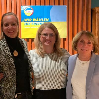Die Vorsitzende der CDU Dornbusch, Evangelia Georgalis, mit den stellv. Vorsitzenden Verena David und Christiane Loizides