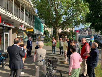 Die Vorsitzende der CDU Dornbusch, Georgalis, im Gesprch ber die Mglichkeiten am Dornbusch