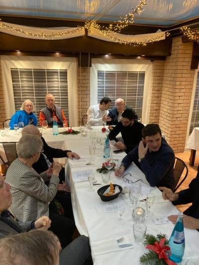 Mitglieder und Gste der CDU Dornbusch im Gesprch miteinander