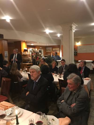 Dr. Ralf-Norbert Bartelt MdL (links im Bild) whrend seiner Rede anlsslich des Neujahrsempfangs der CDU Dornbusch