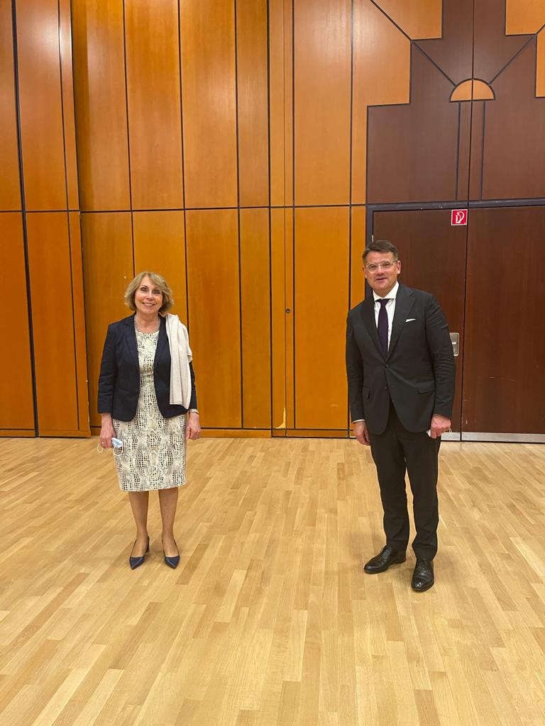 MIT-Vorsitzende Christiane Loizides mit Landtagsprsiident Boris Rhein MdL 